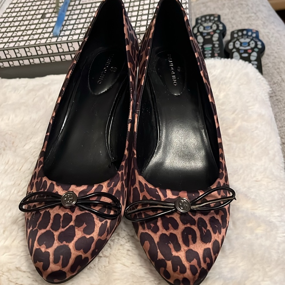 Bandolino NEW leopard satin wedge 2” heeled shoe